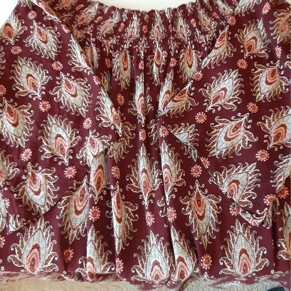 Signature I Studio Women's 1X Burgundy Print Boho Blouse w/Smocking at the Neck - Picture 8 of 8